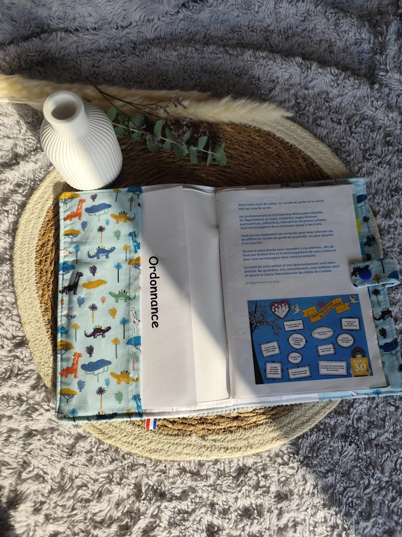 Protège carnet de santé "Dino"