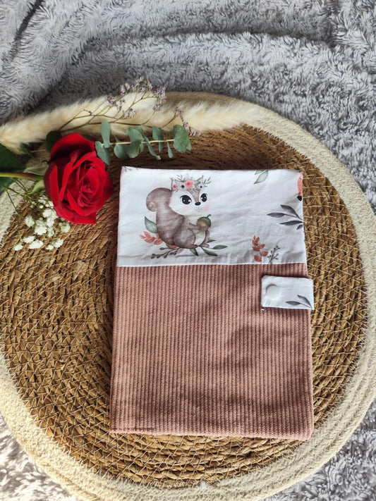 Protège carnet de santé "Écureuil"